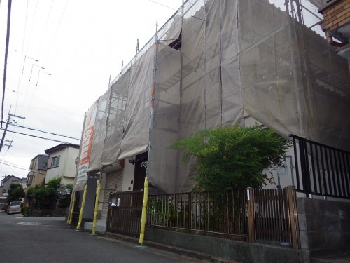 大阪で外壁塗装の事ならお任せください。外壁修理から塗装まで安く高品質にご提供。